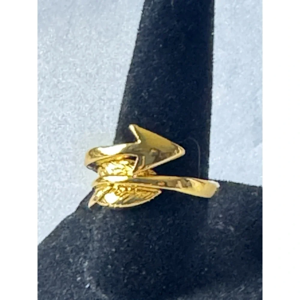 Gold Tone Arrow Wrap Band Ring Metal No Stone Size 6 MPN 0167